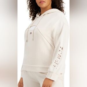Tommy Hilfiger Women's Cream Hoodie With Keyhole Cutout 3x